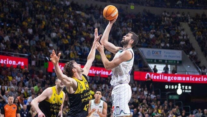 La Laguna Tenerife y Unicaja se enfrentan en la ACB La Laguna TFE Unicjaa