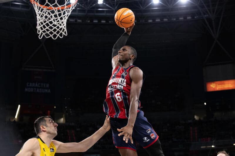 Baskonia se transforma en el descanso y vence a La Laguna Hami Diallo
