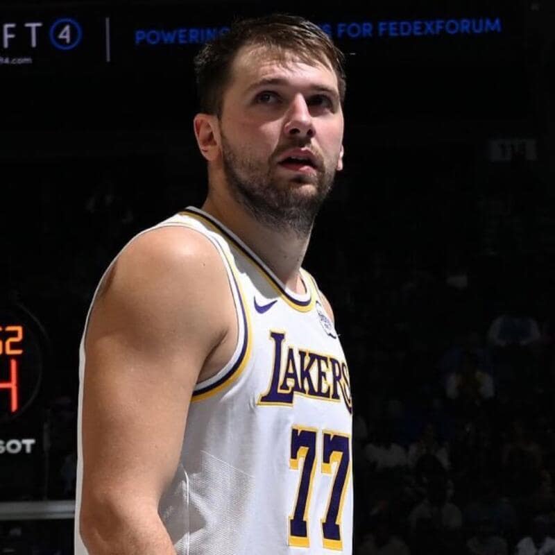 Doncic logra triple doble y Lakers extienden racha contra Heat Luca Doncic