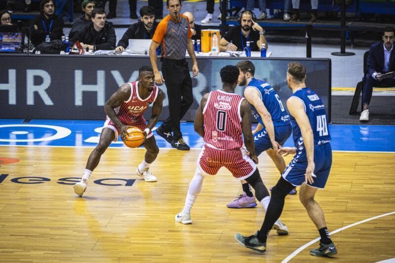 Dylan Ennis se convierte en tercer asistente histórico del UCAM Murcia Dylan Ennis