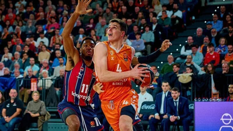 Valencia saca ventaja de la resaca copera del Baskonia Jaime Pradilla